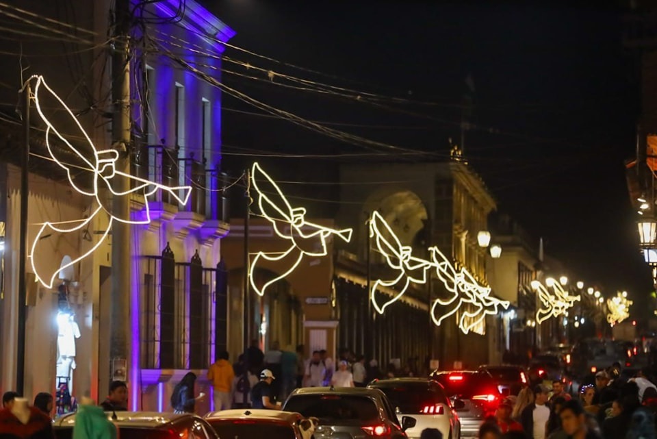 Decoración navideña para postes en Guatemala