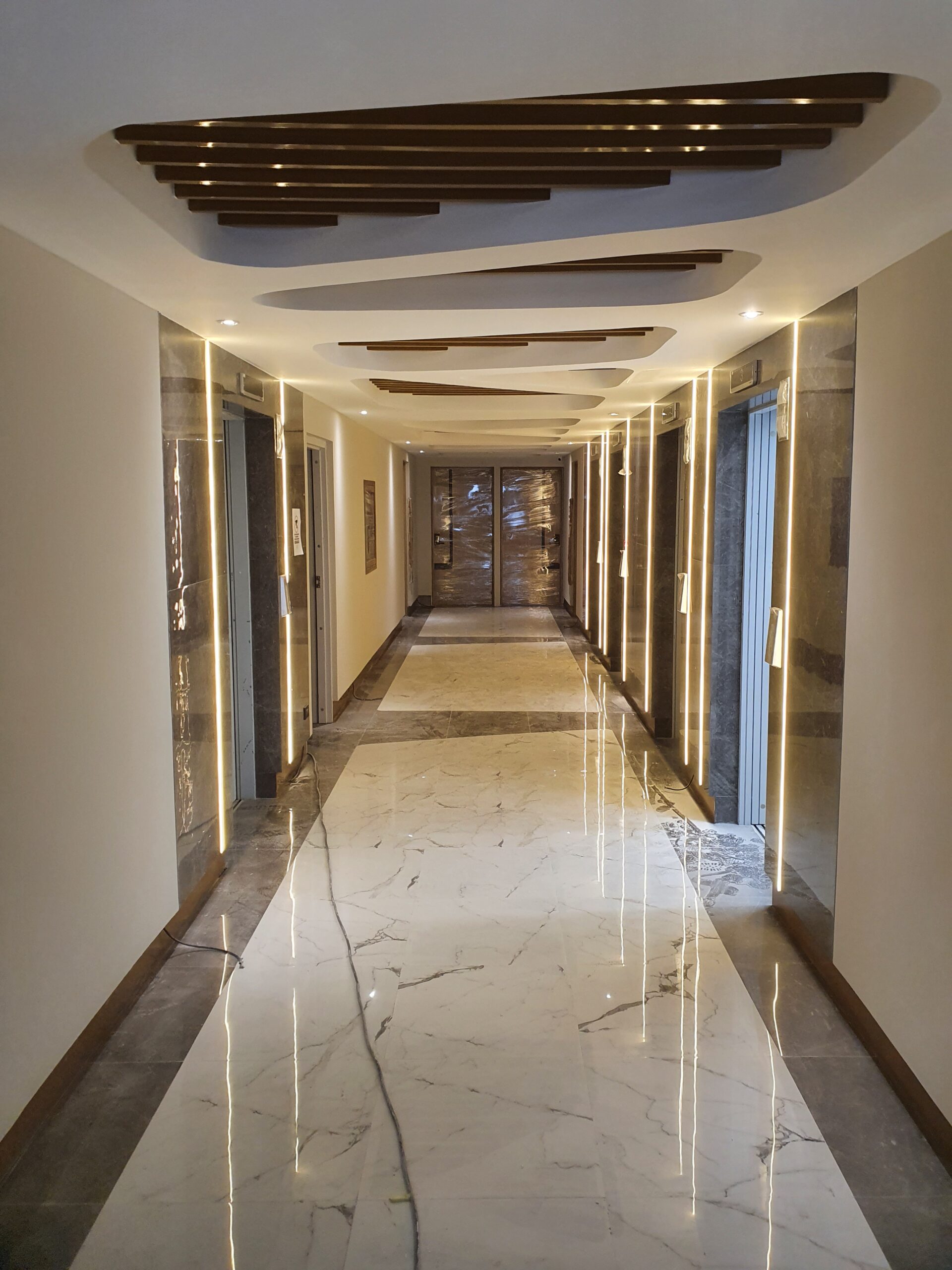 Proyecto interior de iluminación lineal LED